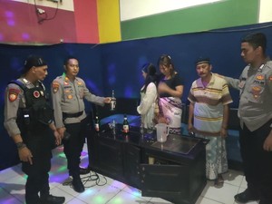 Razia Ramadhan di Probolinggo, Ada yang Malah Karaoke Saat Tarawih Pertama