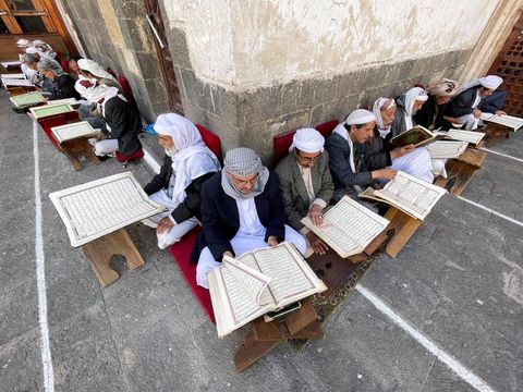 People read the Koran at the Grand Mosque ahead of the fasting month of Ramadan in Sanaa, Yemen March 22, 2023. REUTERS/Khaled Abdullah