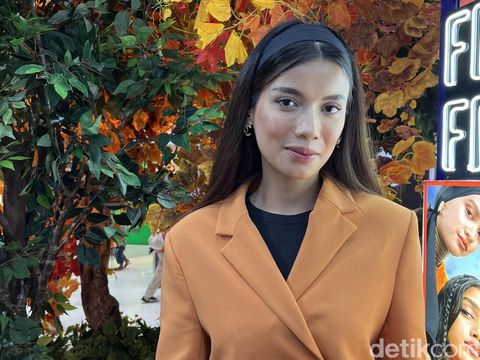 Sabrina Chairunnisa, Beauty & Digital Creator.