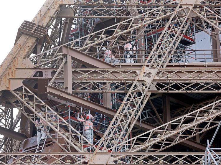 Sambut Olimpiade 2024, Menara Eiffel Paris Direnovasi