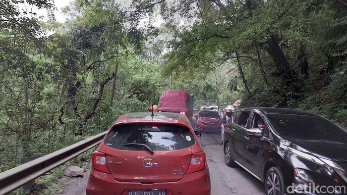 Situasi arus lali lintas di wilayah Camba, tepatnya di Jalan Poros Maros-Bone, Sulsel.