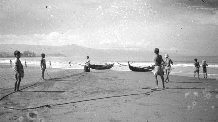 Suasana masyarakat pesisir Palabuhanratu