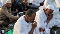 Kementerian urusan Agama Islam Kerajaan Arab Saudi juga melarang masjid-masjid mengumpulkan uang sumbangan untuk mengkoordinasi makanan berbuka puasa. Sebab makanan berbuka akan disiapkan dan digelar di area-area yang sudah ditunjuk, yang umumnya dipekarangan masjid (bukan di dalam masjid) serta harus dilakukan dibawah tanggung jawab imam serta muazin.  