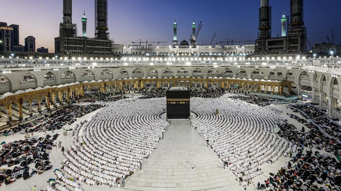 Muslim worshippers gather before the Kaaba, Islams holiest shrine, as they perform the Maghrib (sunset) prayer to mark the end of the first day of fasting in the holy month of Ramadan, at the Grand Mosque in the holy city of Mecca on March 23, 2023. (Photo by Abdel Ghani BASHIR / AFP) (Photo by ABDEL GHANI BASHIR/AFP via Getty Images)