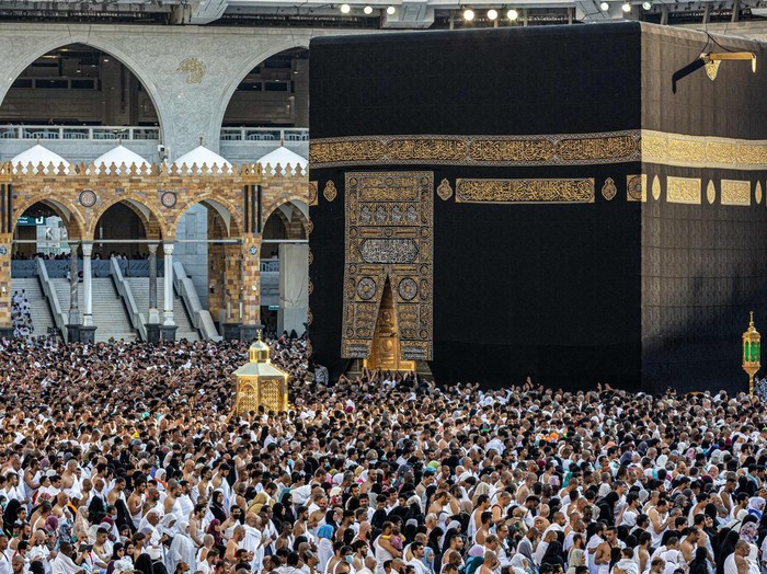 Muslim worshippers gather before the Kaaba, Islams holiest shrine, as they perform the Maghrib (sunset) prayer to mark the end of the first day of fasting in the holy month of Ramadan, at the Grand Mosque in the holy city of Mecca on March 23, 2023. (Photo by Abdel Ghani BASHIR / AFP) (Photo by ABDEL GHANI BASHIR/AFP via Getty Images)
