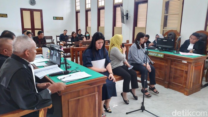 Tiga orang saksi pihak Bank BCA memberikan kesaksian di sidang lanjutan Apin BK. (Foto: Farid Siregar)