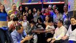 Kedekatan Tiko Aryawardhana saat Beri Kejutan Ulang Tahun BCL dan Keluarga