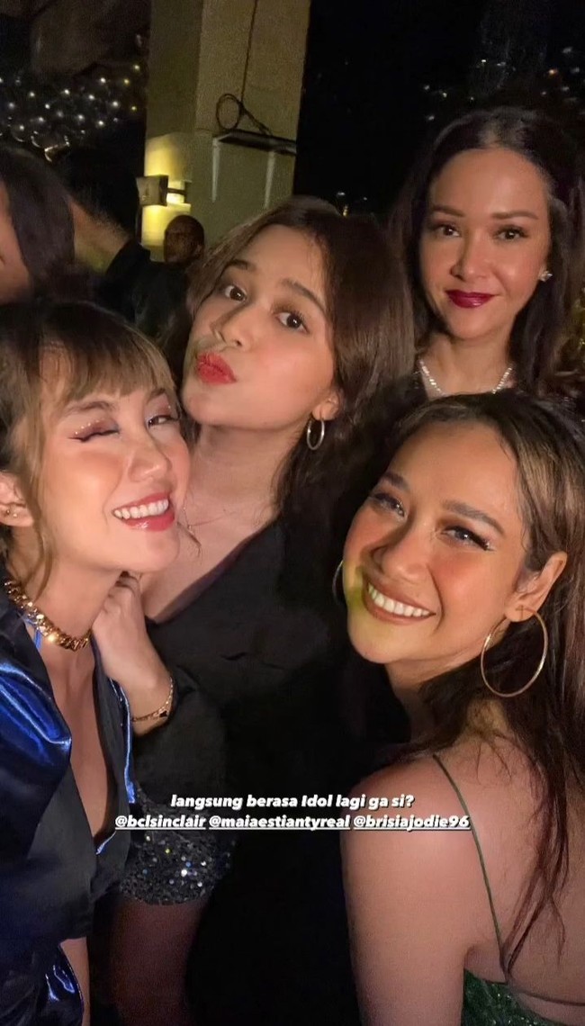 Tak lupa BCL juga berfoto bersama para tamu undangan yang hadir. Seperti dalam foto ini BCL terlihat berpose bersama Maia Estianty, Brisia Jodie, dan Ghea Indrawari. Foto: Instagram/@gheaindrawari