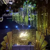 Dekorasi di perayaan ulang tahun Bunga Citra Lestari tampak didominasi oleh warna hitam dan gold. Diketahui bahwa perayaan ulang tahun tersebut diadakan di sebuah bar. Foto: Instagram/@bclsinclair