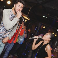 Penyanyi cantik Yuni Shara juga tampak ikut memeriahkan acara dengan menyumbangkan suaranya. Yuni juga tampak berduet dengan Sabda Ahessa. Foto: Instagram/@sabdaahessa