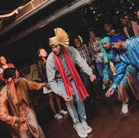 Sabda Ahessa pacar Wulan Guritno kini sudah genap berusia 27 tahun. Pesta perayaan ulang tahunnya itu tampak begitu meriah dengan adanya tarian India. Foto: Instagram/@sabdaahessa