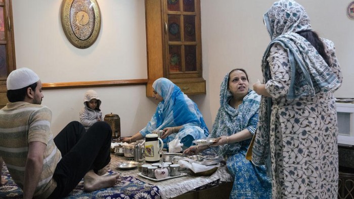 Puasa Ramadhan di India baru dimulai pada hari ini. Umat muslim India mulai bersiap jalani puasa hari pertamanya.
