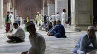 Meskipun merupakan negara yang didominasi umat Hindu, ada kerja sama lengkap dari pihak berwenang dan pemerintah. Mereka saling bekerja sama.