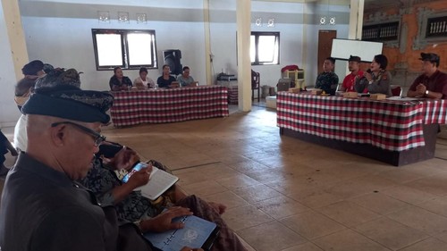 Warga Desa kerambitan, Tabanan, was-was dengan kasus pencurian yang marak di lingkungan mereka. Warga meminta polisi lebih rajin patroli saat bertemu Polsek Kerambitan, Jumat (24/3/2023).