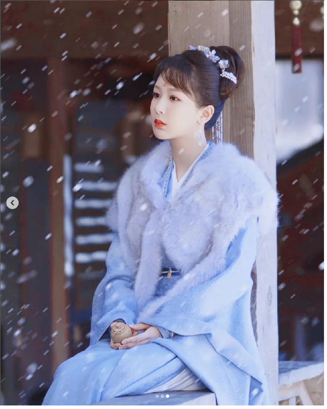 Yang Zi piawai berakting karena dia merupakan lulusan Beijing Film Academy. Dia lulus kuliah dari jurusan akting pada 2014. Foto: Instagram