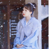 Yang Zi piawai berakting karena dia merupakan lulusan Beijing Film Academy. Dia lulus kuliah dari jurusan akting pada 2014. Foto: Instagram