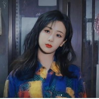 Yang Zi merupakan aktris populer China yang memulai kariernya sejak usia kanak-kanak. Dia pertamakali terjun ke dunia akting di usia enam tahun membintangi film Ru Ci Chu Shan. Foto: Instagram