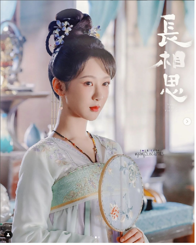 5. Yang Zi - 7,9 Miliar Views/ 2025 adalah tahun terobosan bagi Yang Zi. Dalam drama Flourished Peony yang viral di TikTok, ia sukses jadi sensasi nasional dan mendapatkan nominasi prestisius di penghargaan Magnolia Awards. Foto: Instagram