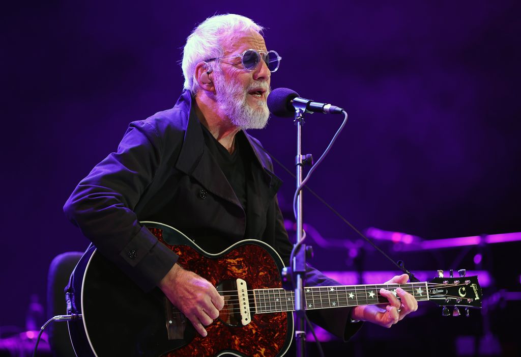 Yusuf Cat Stevens saat tampil di  Bestepe National Congress and Cultural Center, Ankara, Turki.