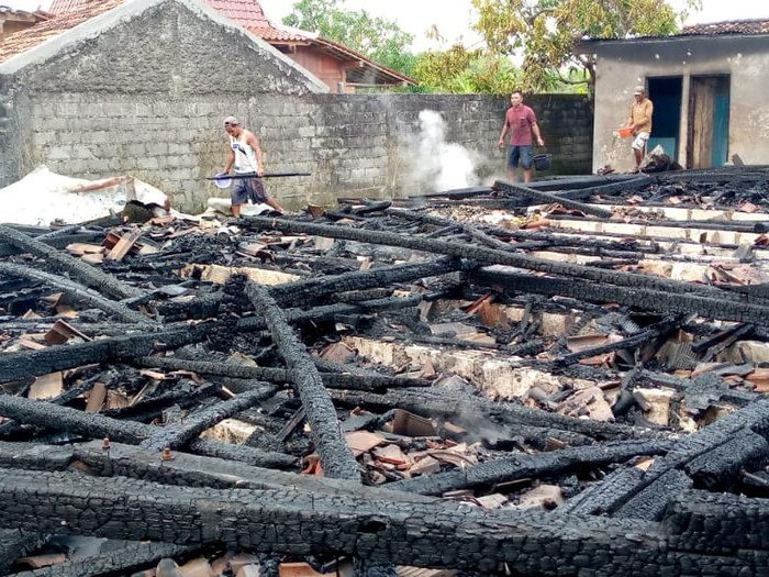 2 rumah di Desa Tobo, Kecamatan Jati, Kabupaten Blora, terbakar, Sabtu (25/3/2023).