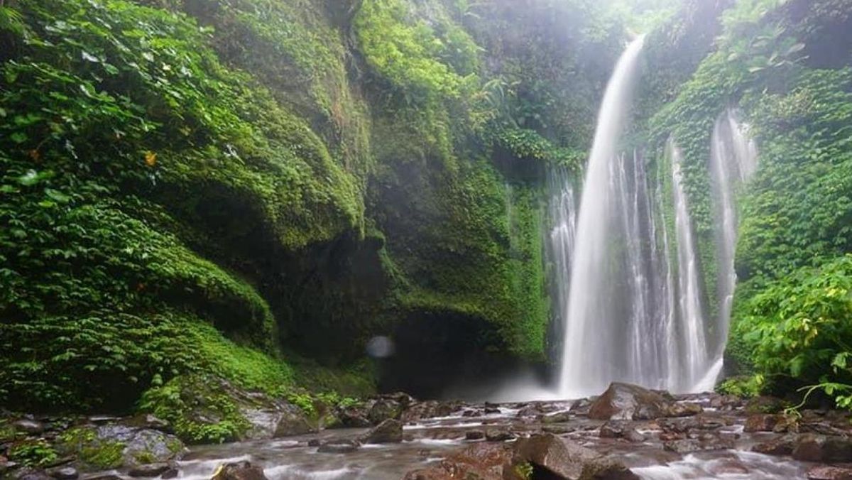 Berpetualang ke Air Terjun Aik Kelep di Tengah Hutan Lingsar