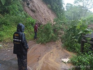 Hujan Lebat, Sejumlah Jalan di Cepogo-Selo Boyolali Tertutup Longsor