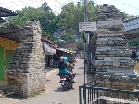 Gapura-gapura model Candi Bentar atau masa Hindu di makam Sunan Pandanaran, Paseban, Bayat, Klaten, Jumat (24/3/2023).
