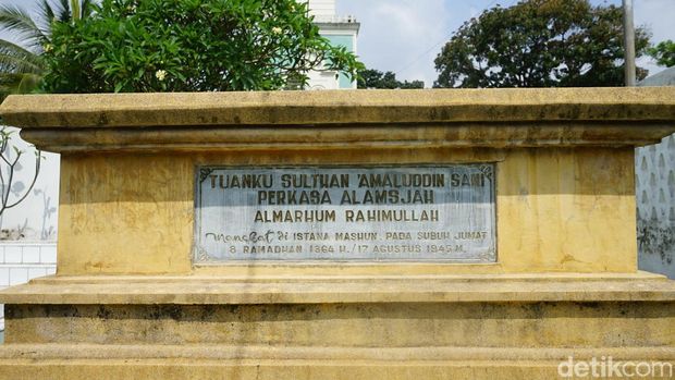 Gaya Arsitektur Masjid Raya Al-Mashun di Medan.
