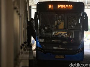 TransJakarta Koridor 7 hingga 10 Terlambat Imbas Macet di Cawang