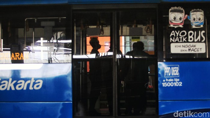 Halte TransJakarta Cawang BNN mulai beroperasi sejak Jumat (24/3/2023). Halte itu terintegrasi atau terhubung dengan LRT Jabodebek.