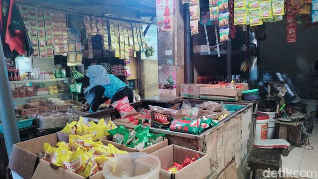 Harga sejumlah kebutuhan pokok di Pasar Pabaeng-baeng, Makassar mulai mengalami kenaikan di awal Ramadan.