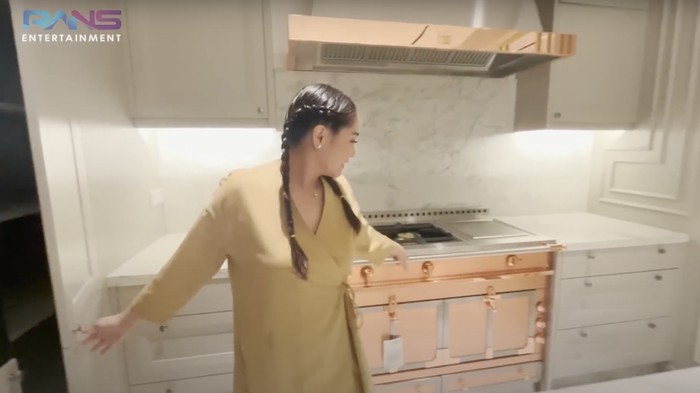 Heboh Kompor Baru Nagita Slavina Diduga Harganya Miliaran, Ini Mereknya!