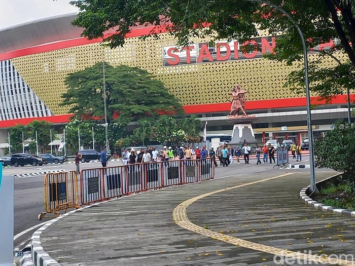 Inspeksi delegasi FIFA, INAFOC, dan LOC di Stadion Manahan Solo, Sabtu (25/3/2023)