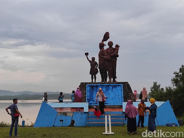 Kawasan Monumen Bedol Desa di Pokoh Kidul, Wonogiri Kota, diunggah Sabtu (25/3/2023).