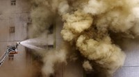 Gudang ini terbakar pada Jumat (24/3/2023) waktu setempat. Reuters/Tyrone Siu.