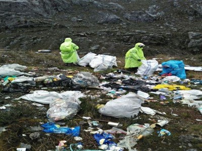 Bersih-bersih di Puncak Carstensz-Timika, Lebih dari Sekadar Sadar Wisata