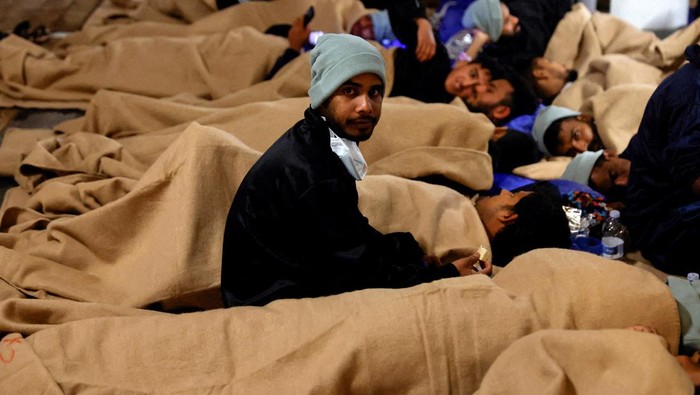 Kondisi Migran yang Diselamatkan dari Laut Mediterania Sejumlah migran berhasil diselamatkan dari kapal kayu di Laut Mediterania. Saat ini mereka mendapatkan perawatan di Geo Barents.