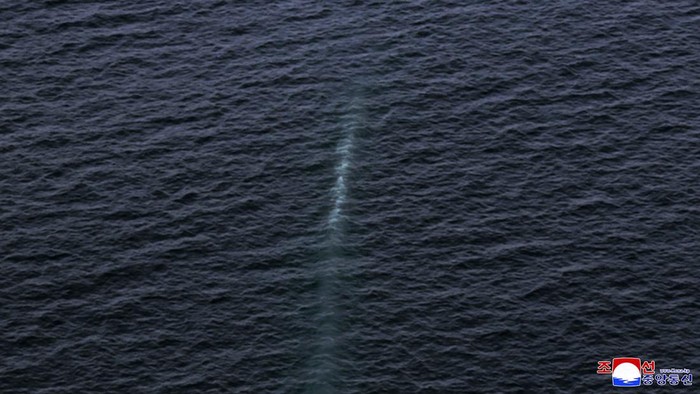 Korea Utara Uji Coba Drone Tempur Bawah Laut Korut menguji coba drone tempur yang bisa beroperasi di bawah laut. Korut menyatakan drone itu berkemampuan nuklir dan mampu menghasilkan tsunami radioaktif.