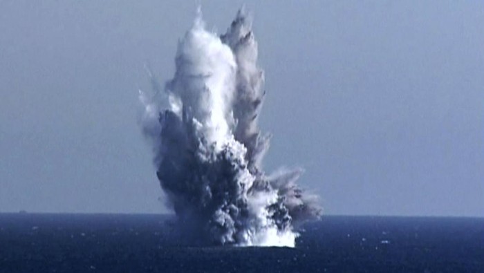 Korea Utara Uji Coba Drone Tempur Bawah Laut Korut menguji coba drone tempur yang bisa beroperasi di bawah laut. Korut menyatakan drone itu berkemampuan nuklir dan mampu menghasilkan tsunami radioaktif.