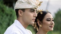 Laura Theux Resmi Menikah, Ini 7 Foto Prewedding Adat Balinya