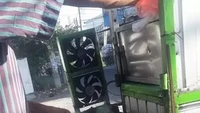 Punya pemikiran yang lebih canggih, pedagang kipas ini tak gunakan kipas pada umumnya. Bekas komputer yang sudah rusak dimanfaatkan untuk mengipas satenya. Foto: 1cak.com