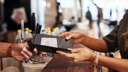 Makan Sampai Rp 10 Juta, Pelanggan Ini Dikritik karena Hanya Beri Tip Sedikit