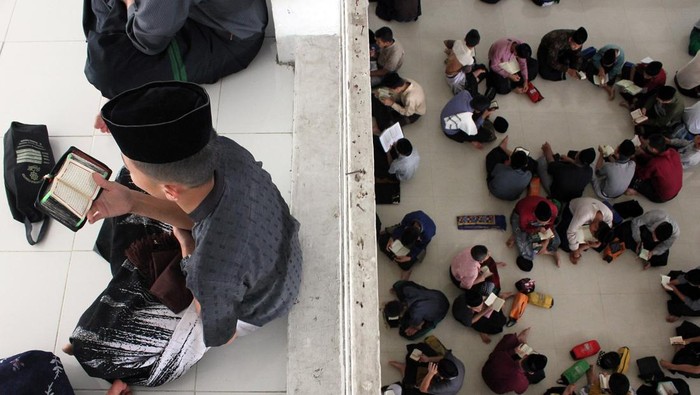 Ramadan telah tiba. Para santri pun melakukan berbagai kegiatan selama Ramadan. Yuk lihat dari dekat kegiatannya.