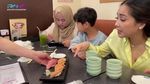 Nagita Slavina Kalap Jajan Sushi dan Es Krim di Tsukiji Market!