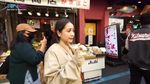 Nagita Slavina Kalap Jajan Sushi dan Es Krim di Tsukiji Market!