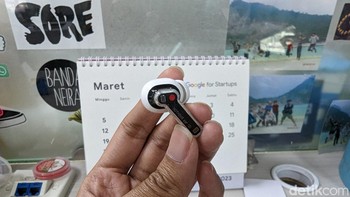 Nothing Ear (2) sudah memiliki sertifikasi Hi-Res Audio, dibekali Bluetooth 5.3 dan LHDC 5.0, frekuensi transmisi hingga 24 bit/192 kHz dengan kecepatan hingga 1 Mbps. Foto: Virgina Maulita Putri/detikINET