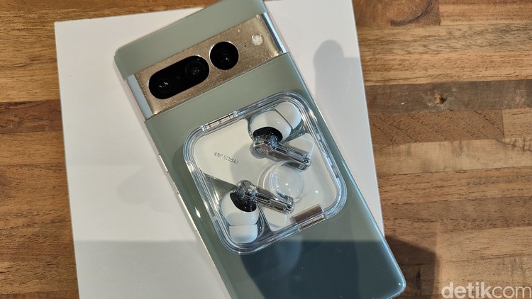 Nothing Ear (2)