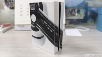 Nothing Ear (2) dijual di Indonesia dengan harga Rp 2.399.000. Penasaran seperti apa performanya? Nantikan review lengkapnya di detikINET. Foto: Virgina Maulita Putri/detikINET