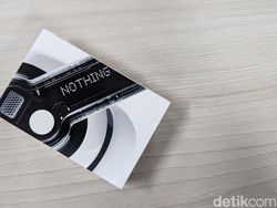 Unboxing Nothing Ear (2) yang Desainnya Familiar