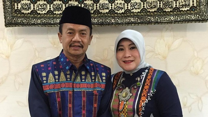 Nyono Suharli Wihandoko dan istrinya semasa hidup
